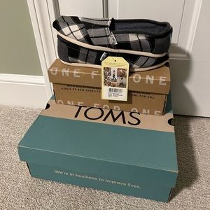 Grey Plaid Toms